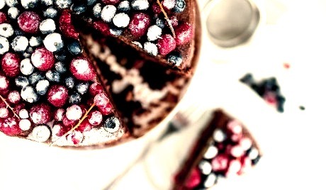 Chocolate Mascarpone Cake with Berries Mondomulia