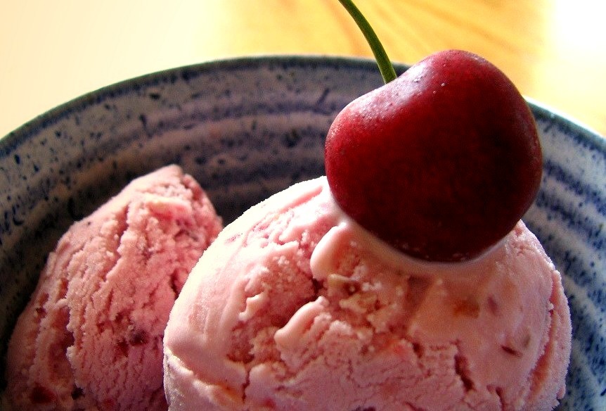 Cherry Cheesecake Ice Cream (by Bougi)